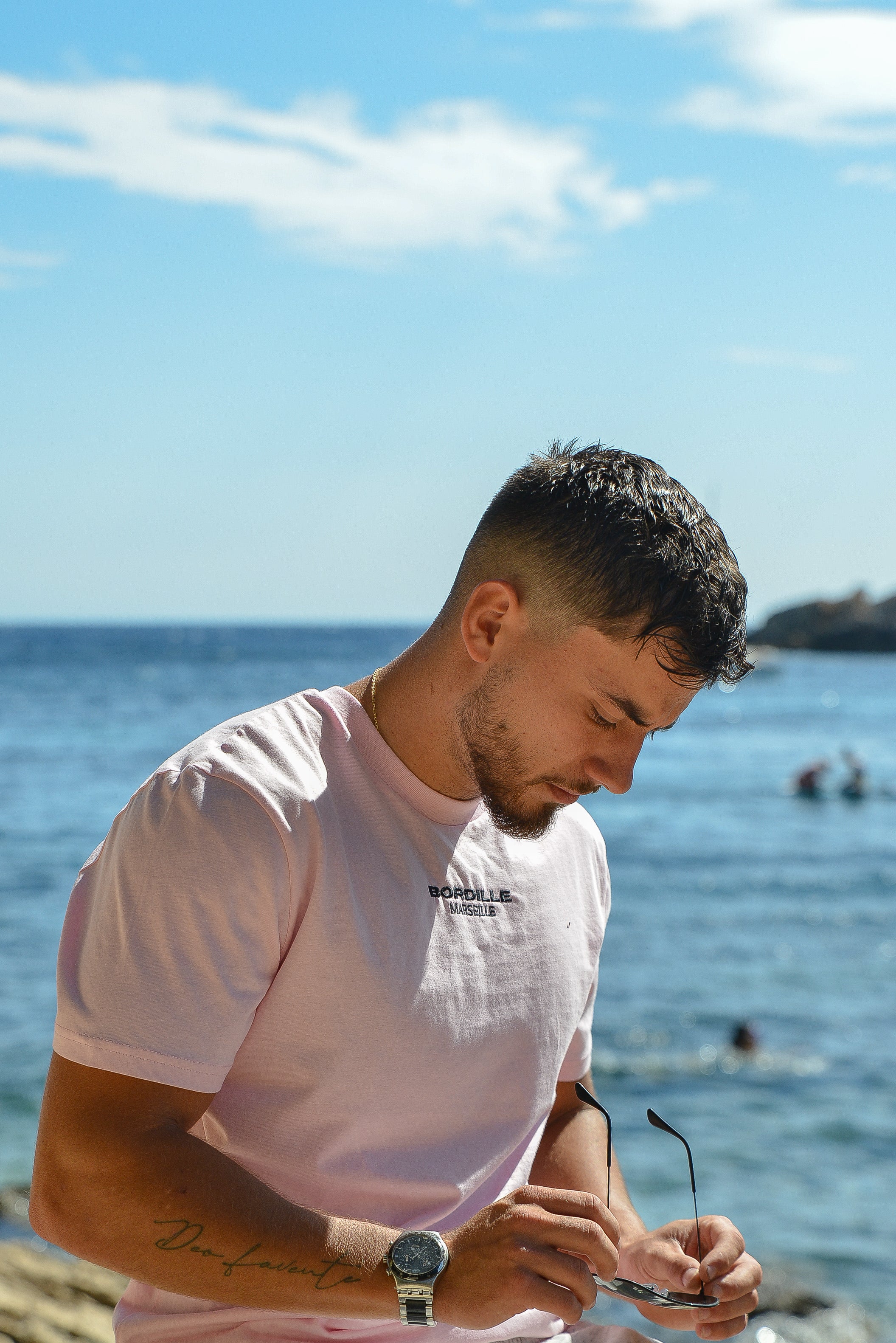 T-shirt Rose Pastel Brodé Unisexe – Bordille Marseille - photo 2 | Bordille Marseille
