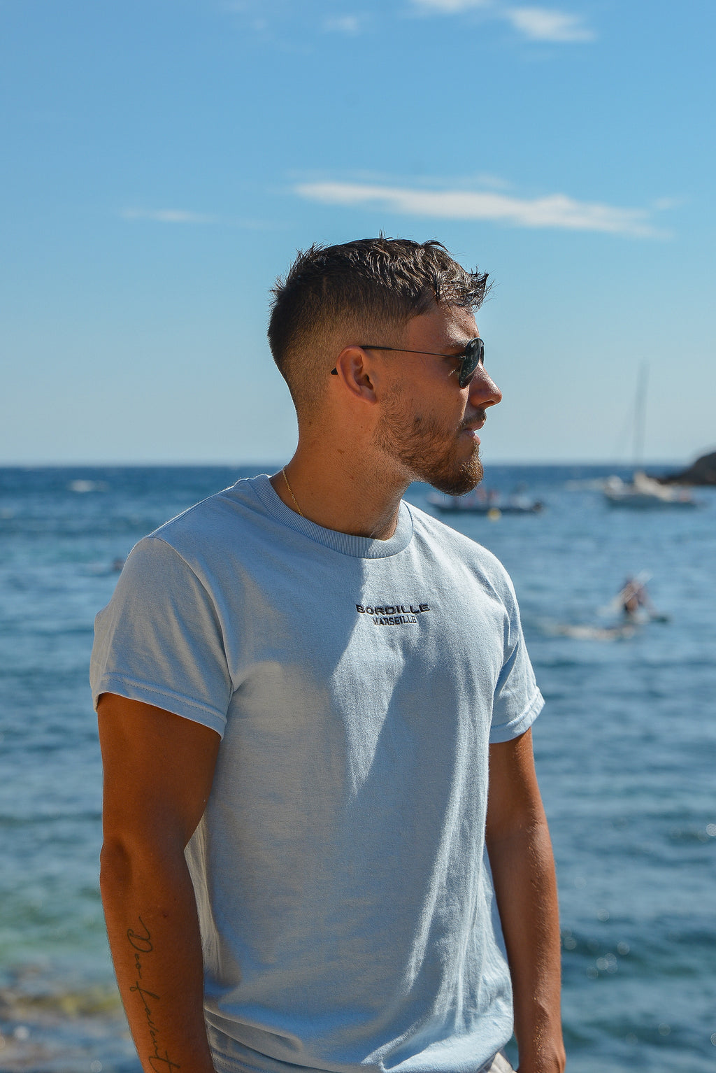 T-shirt Bleu Pastel Brodé Unisexe – Bordille Marseille - photo 2 | Bordille Marseille